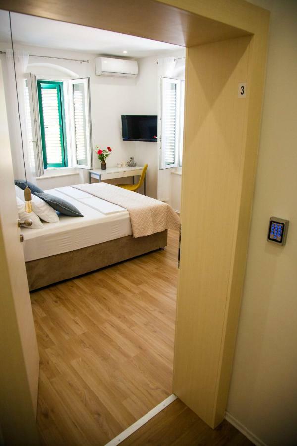 Soukki Town Centre Suites 1 Split Exterior photo