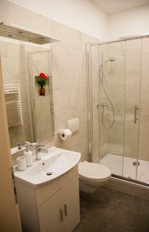 Soukki Town Centre Suites 1 Split Exterior photo