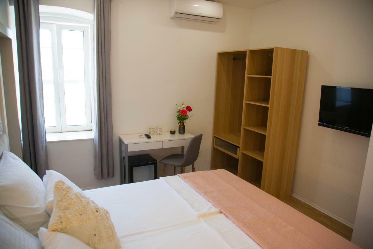 Soukki Town Centre Suites 1 Split Exterior photo