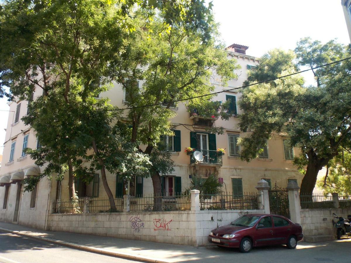 Soukki Town Centre Suites 1 Split Exterior photo
